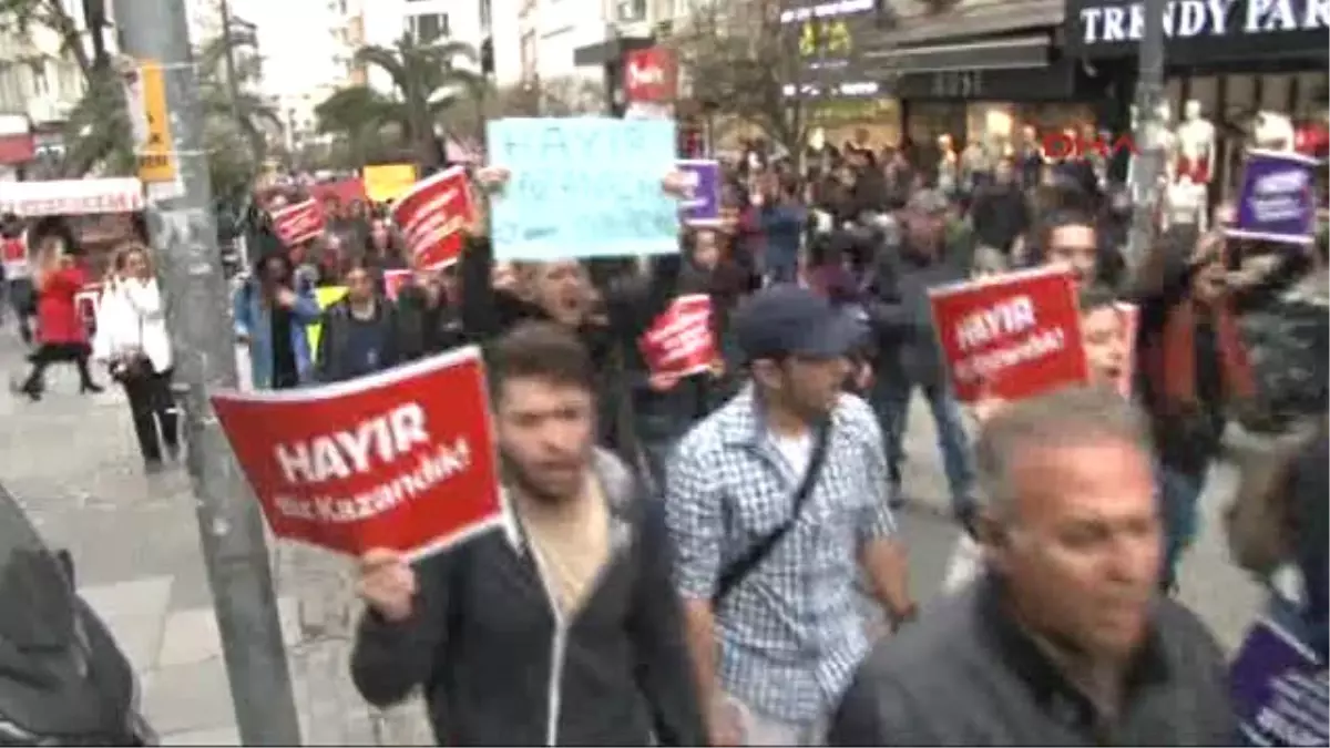 Kadıköy ve Bakırköy\'de Referandum Protestoları