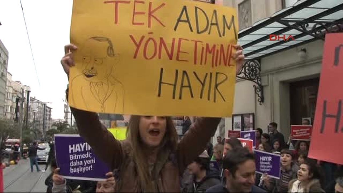 Kadıköy ve Bakırköy\'de Referandum Protestoları