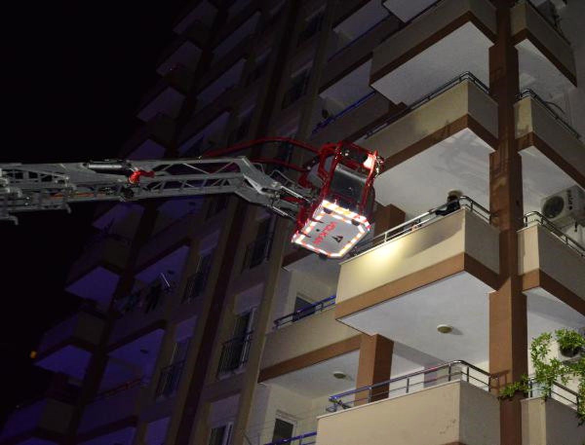 Kapalı Otoparkta Korkutan Araç Yangını