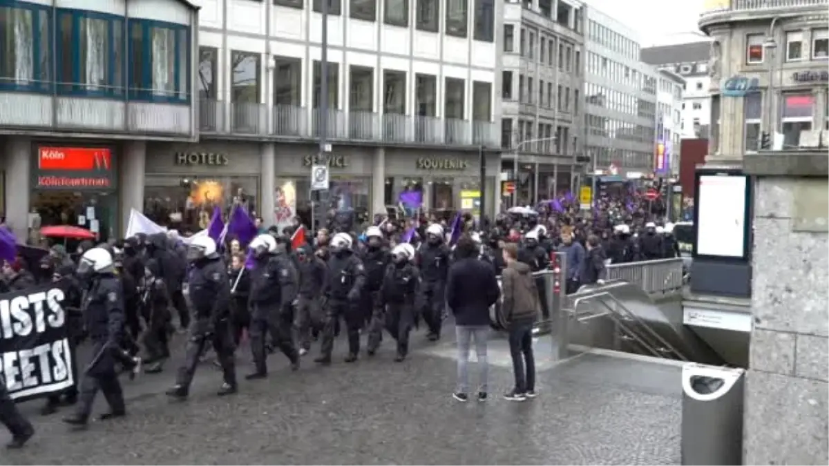 Köln)- Aşırı Irkçı Afd\'liler Köln\'de Protesto Edildi- Onbinler Irkçılığa Karşı Sokağa Çıktı