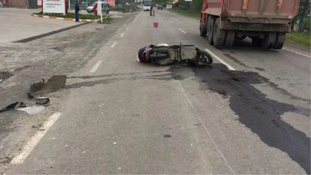 Otomobilin Çarptığı Motosikletin Sürücüsü Yaralandı