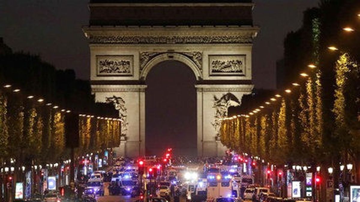 Paris\'te Polise Silahlı Saldırı