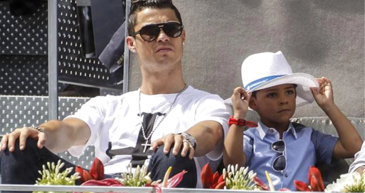 Real Madrid\'li Cristiano Ronaldo\'nun Oğlu Frikikten Gol Attı