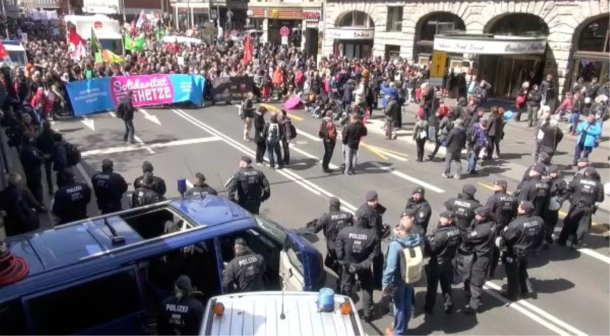 Sağ Popülist Afd, Köln\'de Protesto Edildi