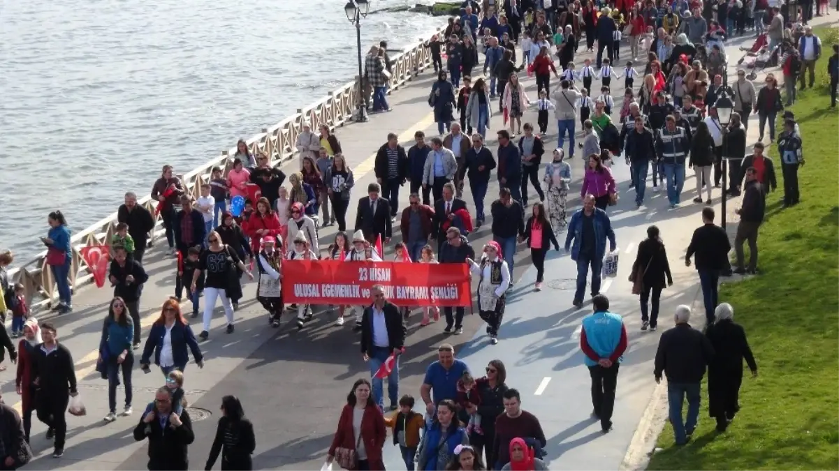 Tekirdağ\'da 23 Nisan Yürüyüşü