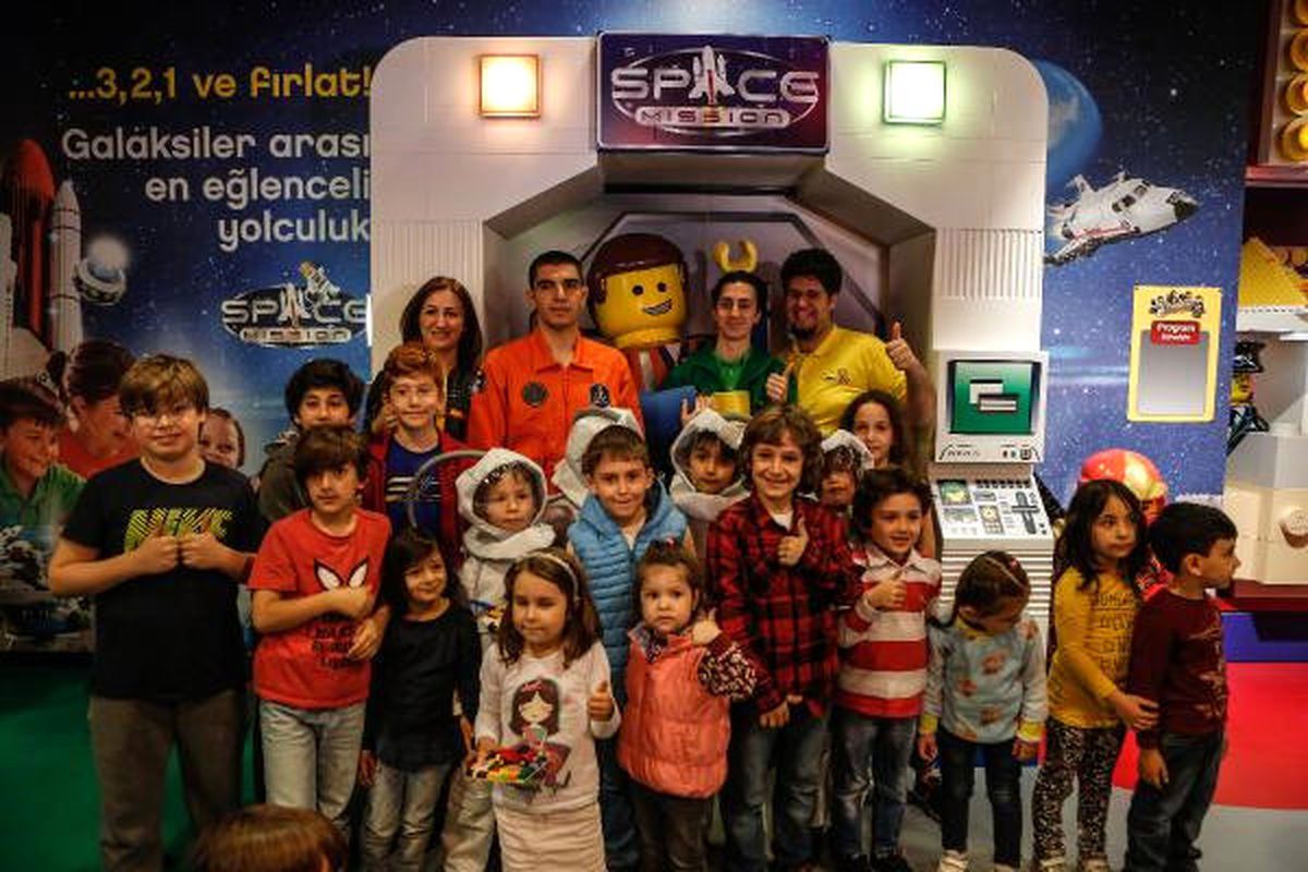 Türkiye\'nin İlk Uzay Yolcusu Legoland\'de Çocuklarla Buluştu
