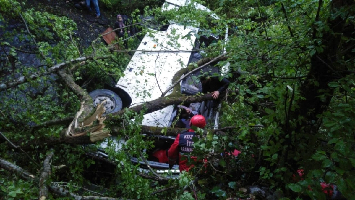 Zonguldak\'ta Midibüs Şarampole Uçtu: 10 Ölü, 18 Yaralı (2)