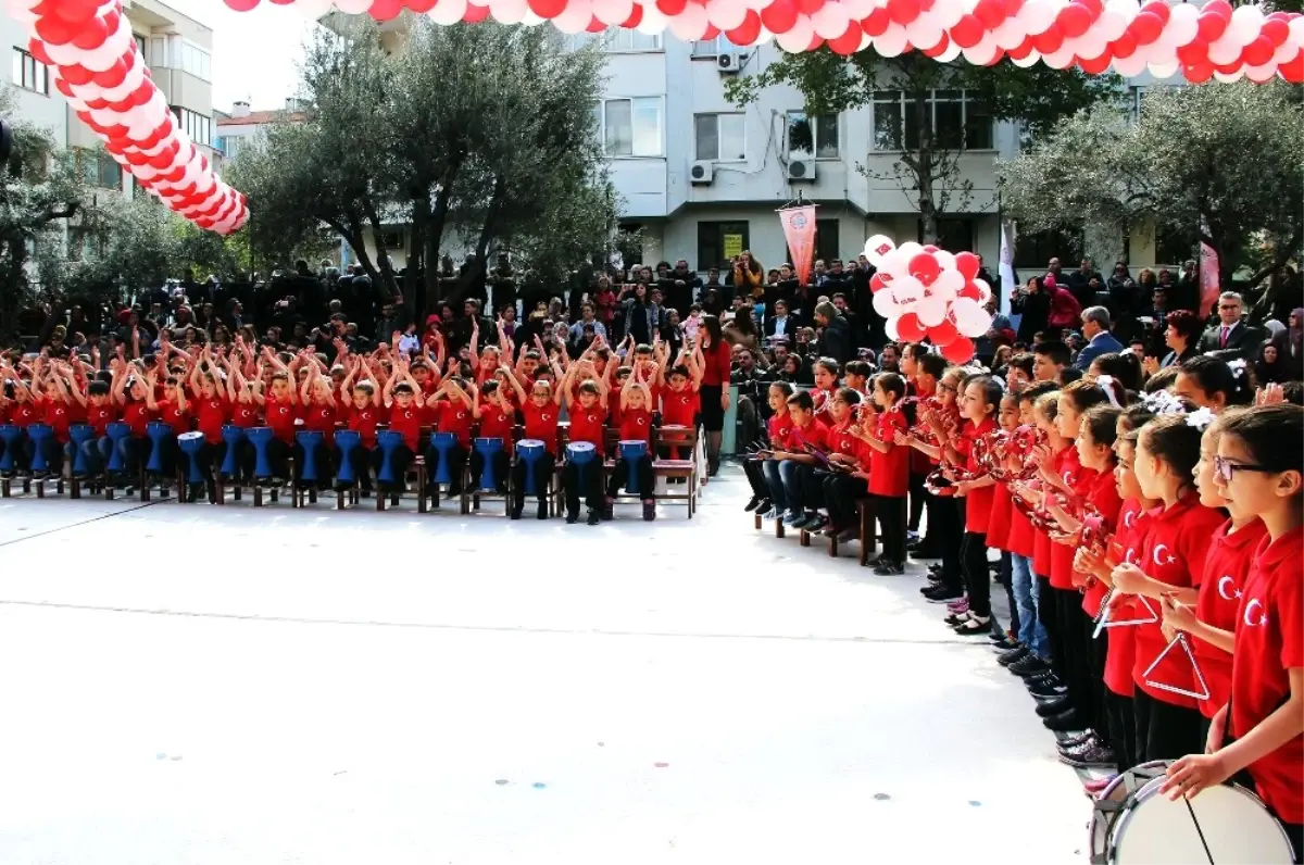 155 Öğrenci Tek Ses 23 Nisan\'ı Kutladı