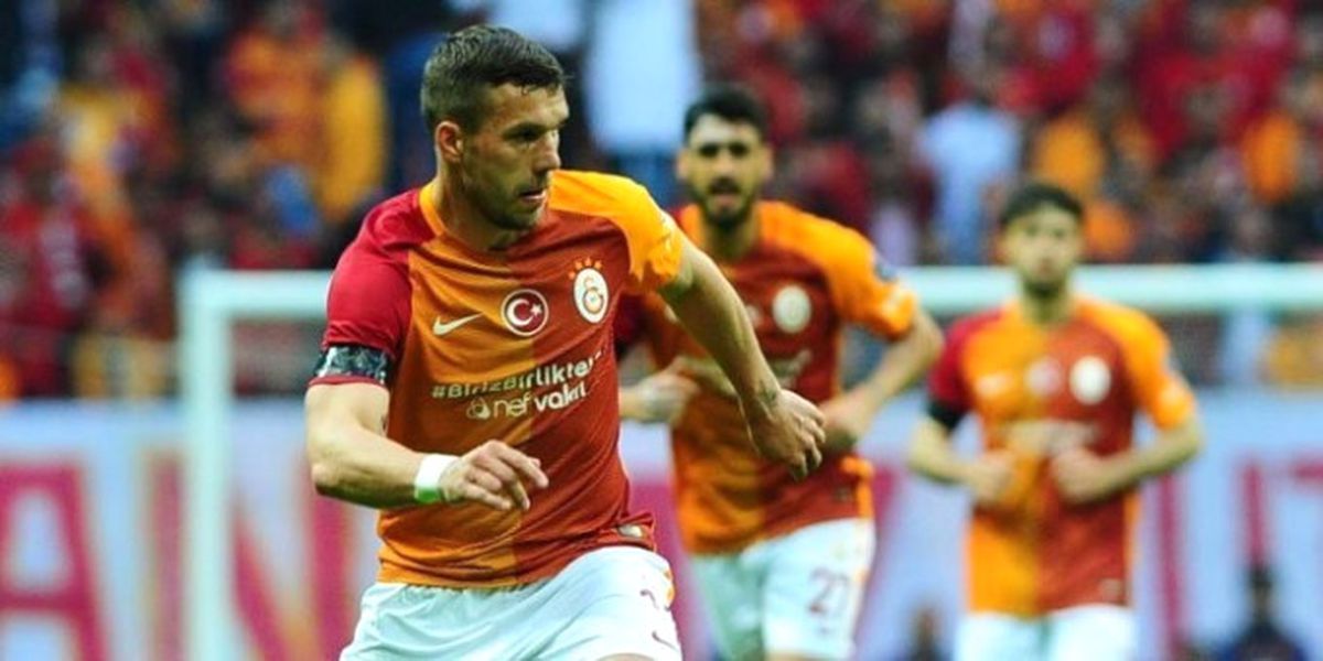 2-3 Gömlek Aşağıda Oynayan Bir Takımla"