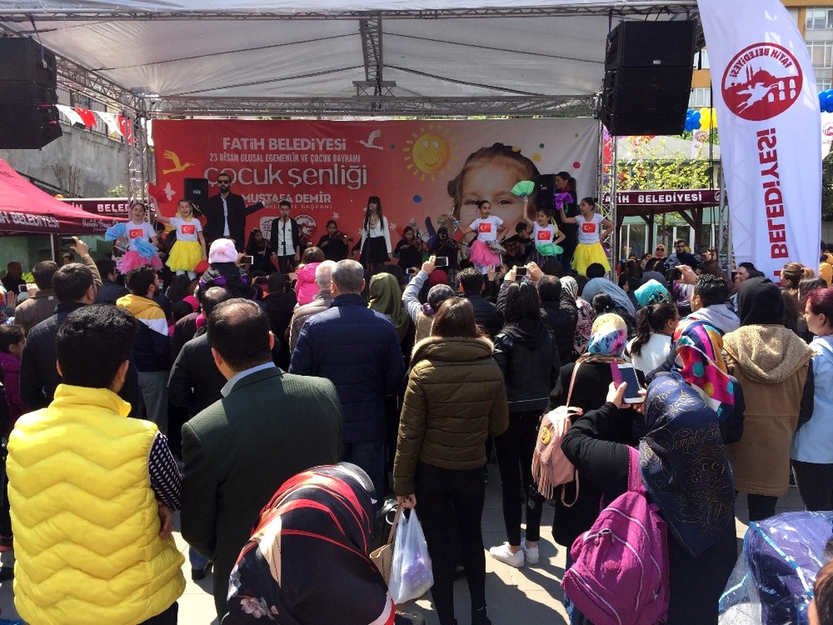 23 Nisan Fatih\'te Coşkuyla Kutlandı
