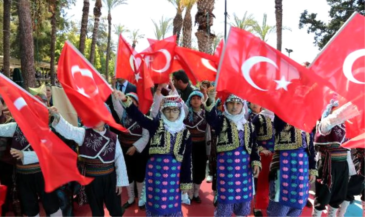 Antalya\'da Coşkulu Kutlama