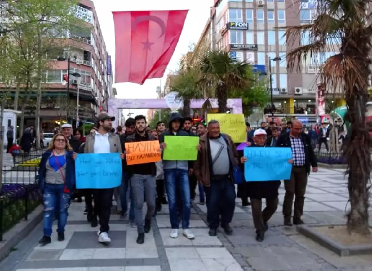 Avcılar\'da Referandum Sonuçları Protesto Edildi