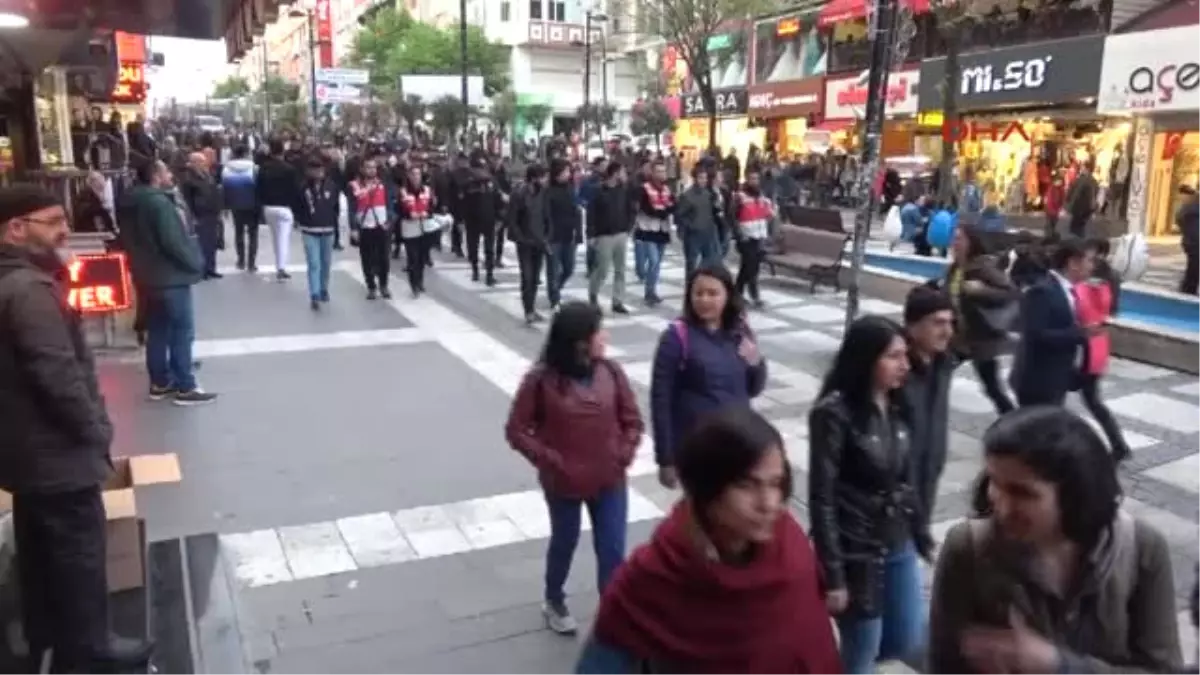 Avcılar\'da Referandum Sonuçları Protesto Edildi