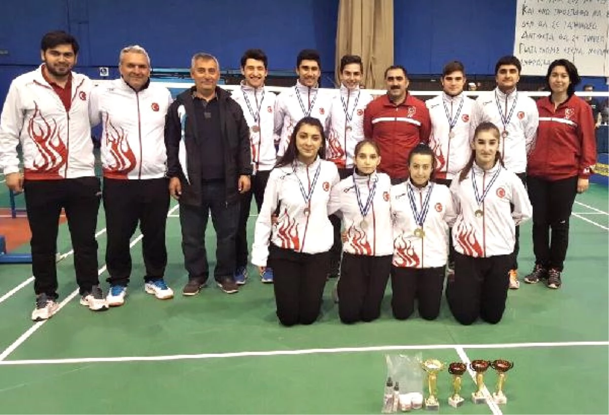 Badminton Milli Takımı Yunanistan\'dan 4 Altın, 4 Gümüş ve 3 Bronz Madalya ile Döndü