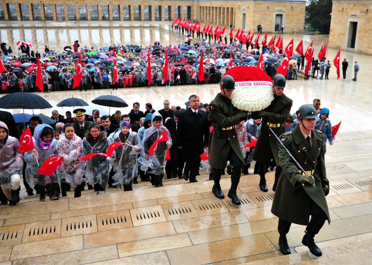 Bakan Yılmaz Anıtkabir\'i Ziyaret Etti