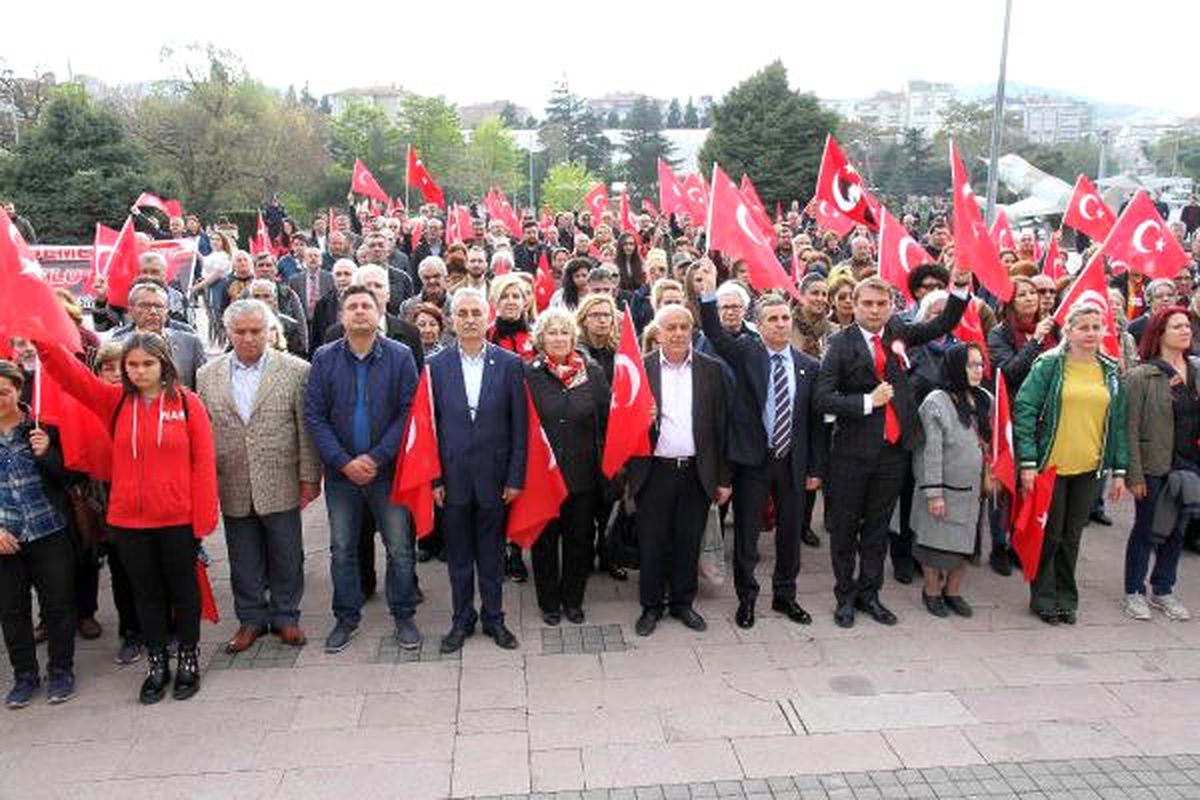 Balıkesir CHP İl Örgütü\'nden Milli Egemenlik Yürüyüşü
