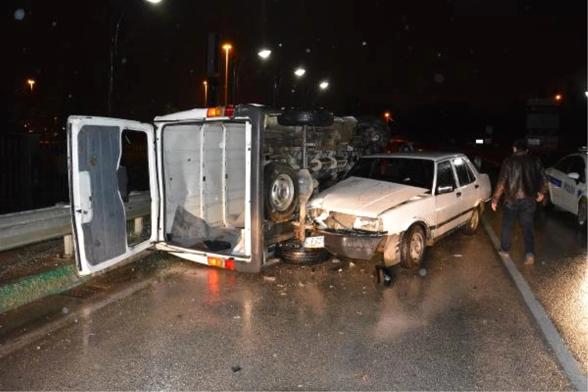 Bursa\'da Yeni Aldığı Araçla Kaza Yaptı, Oğlu Araçtaki Paralarını Aradı