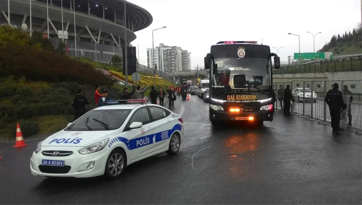 Derbi Öncesi Takımlar Stada Geldi