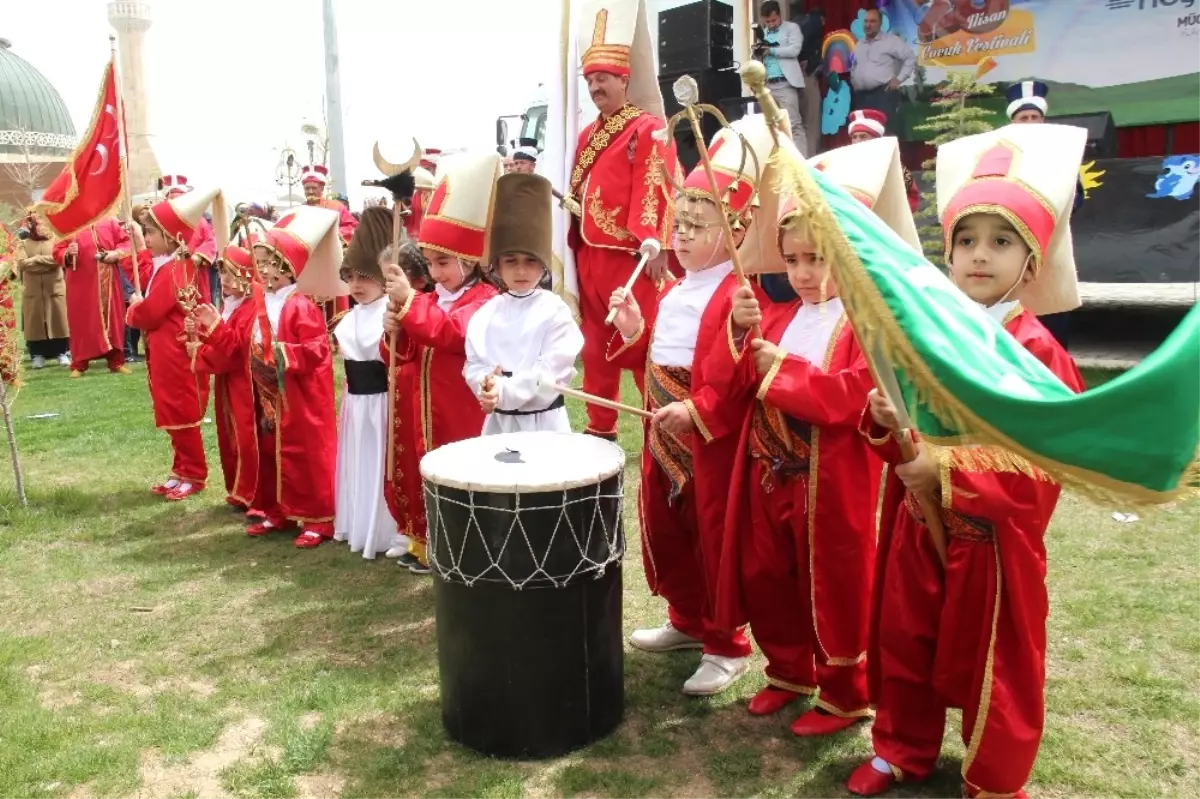 Elazığ\'da 23 Nisan Kutlamaları Renkli Görüntülere Sahne Oldu