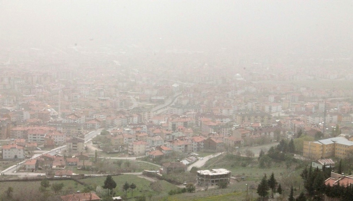 Elazığ\'da Gökyüzü Tozla Kaplandı