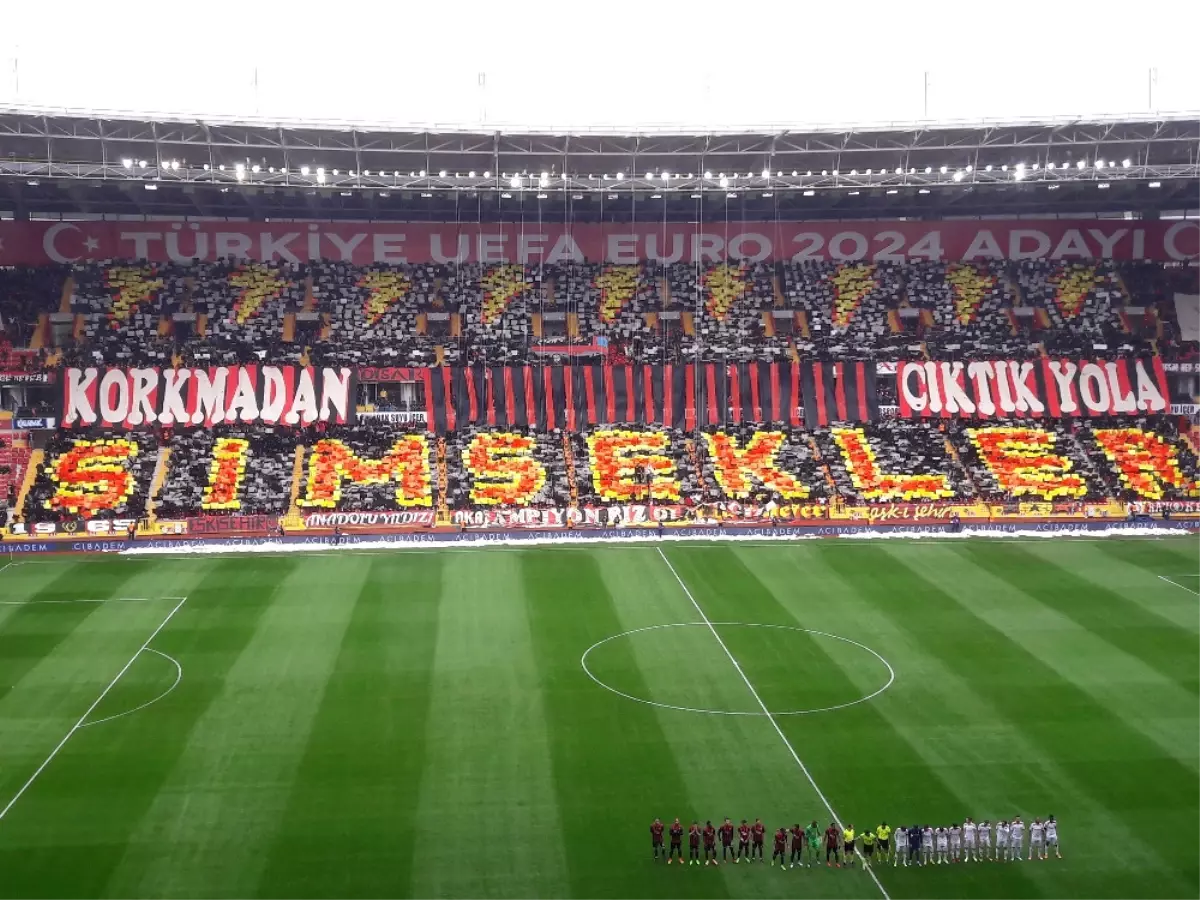 Eskişehirspor Taraftarından Şampiyonluk Koreografisi