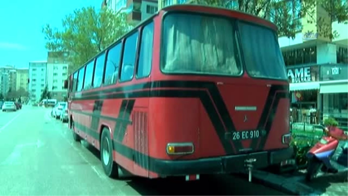 Eskişehirspor\'un Efsanelerini Stada Emektar Otobüs Taşıdı