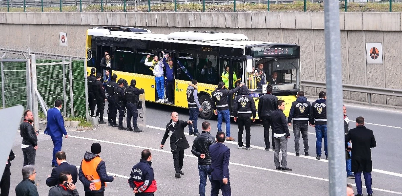 Fenerbahçe Taraftarı Tt Arena\'da