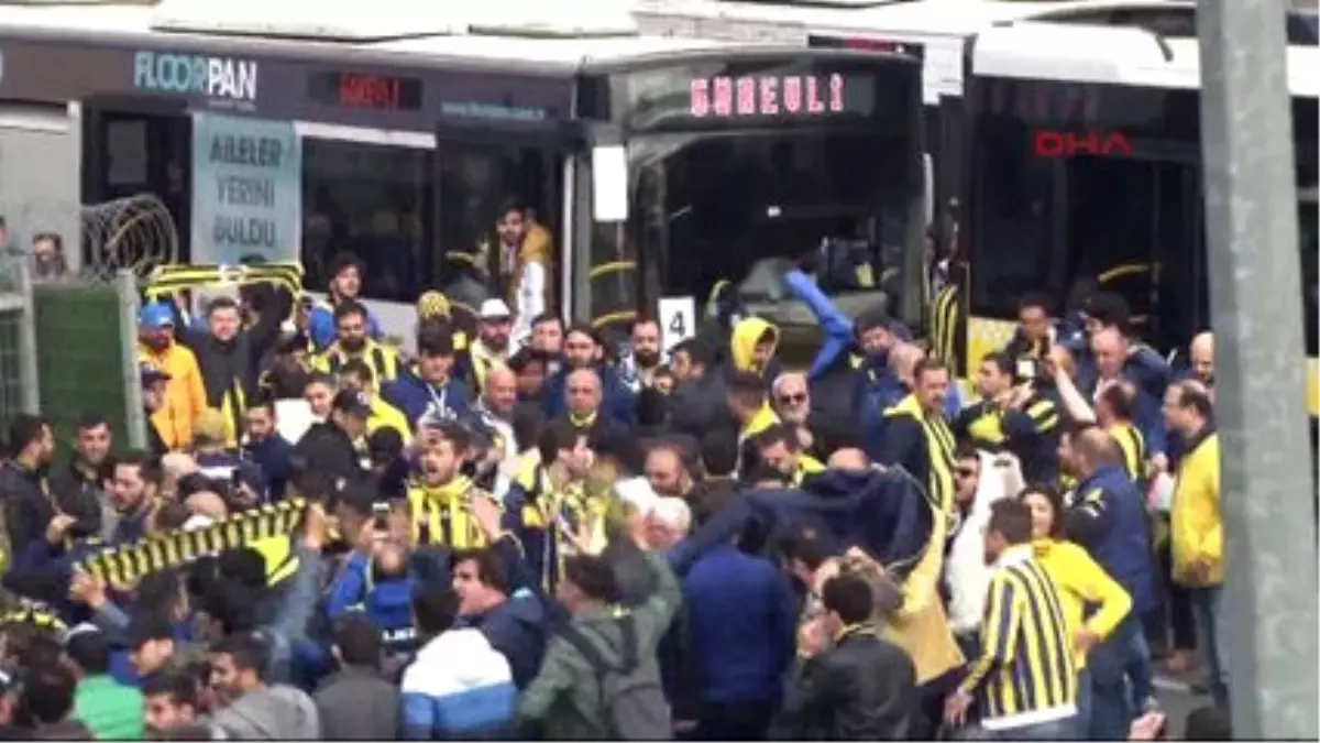 Fenerbahçe Taraftarı Tt Arena\'da!