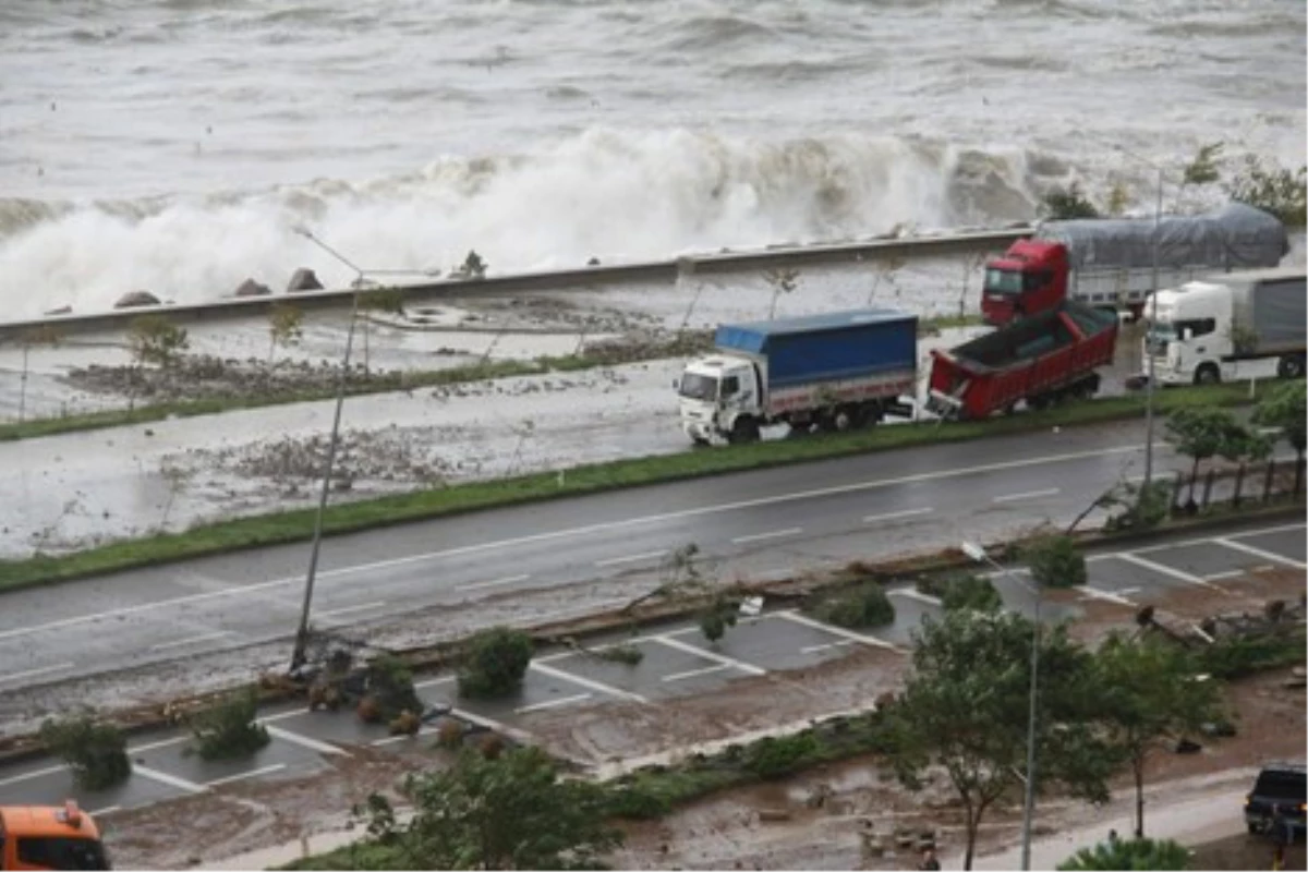 Giresun\'da Fırtına Hasara Yol Açtı