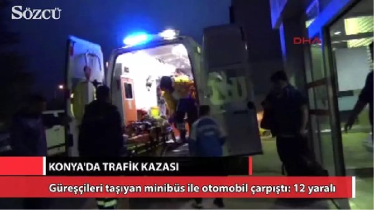 Güreşçileri Taşıyan Minibüs ile Otomobil Çarpıştı