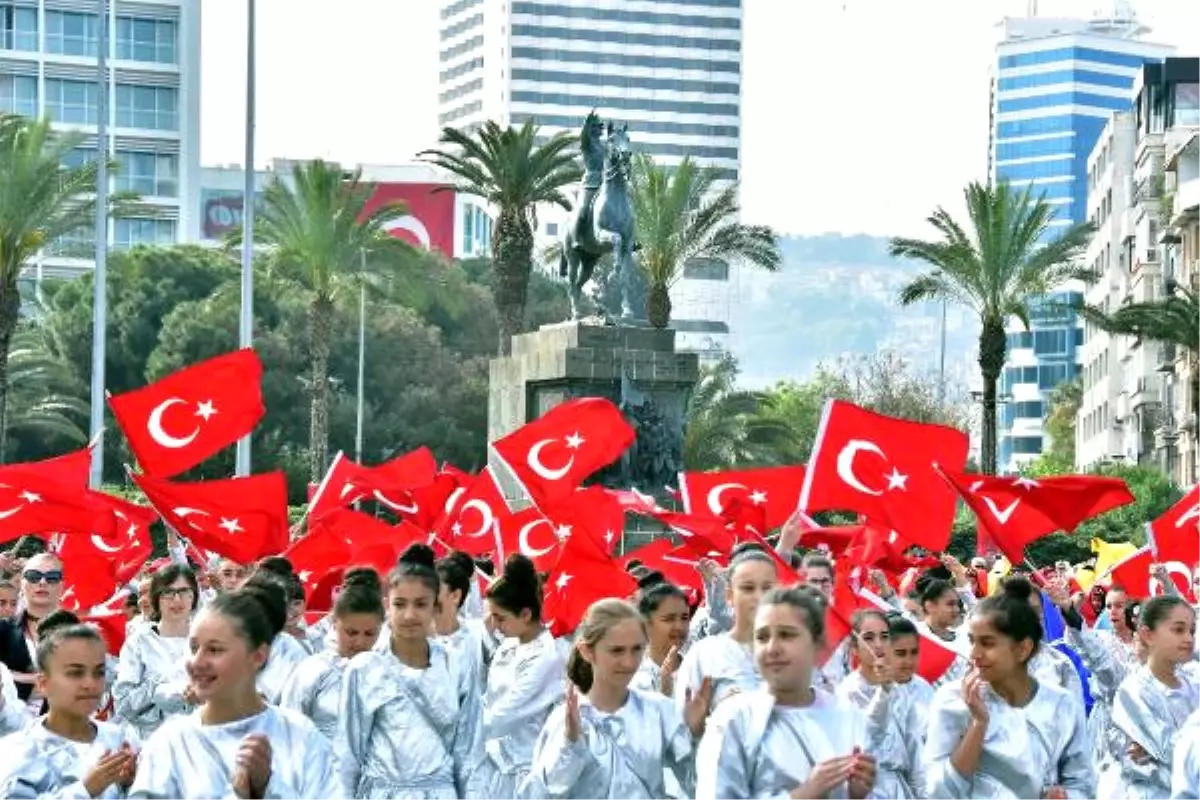 İzmir\'de 23 Nisan Coşkuyla Kutlandı