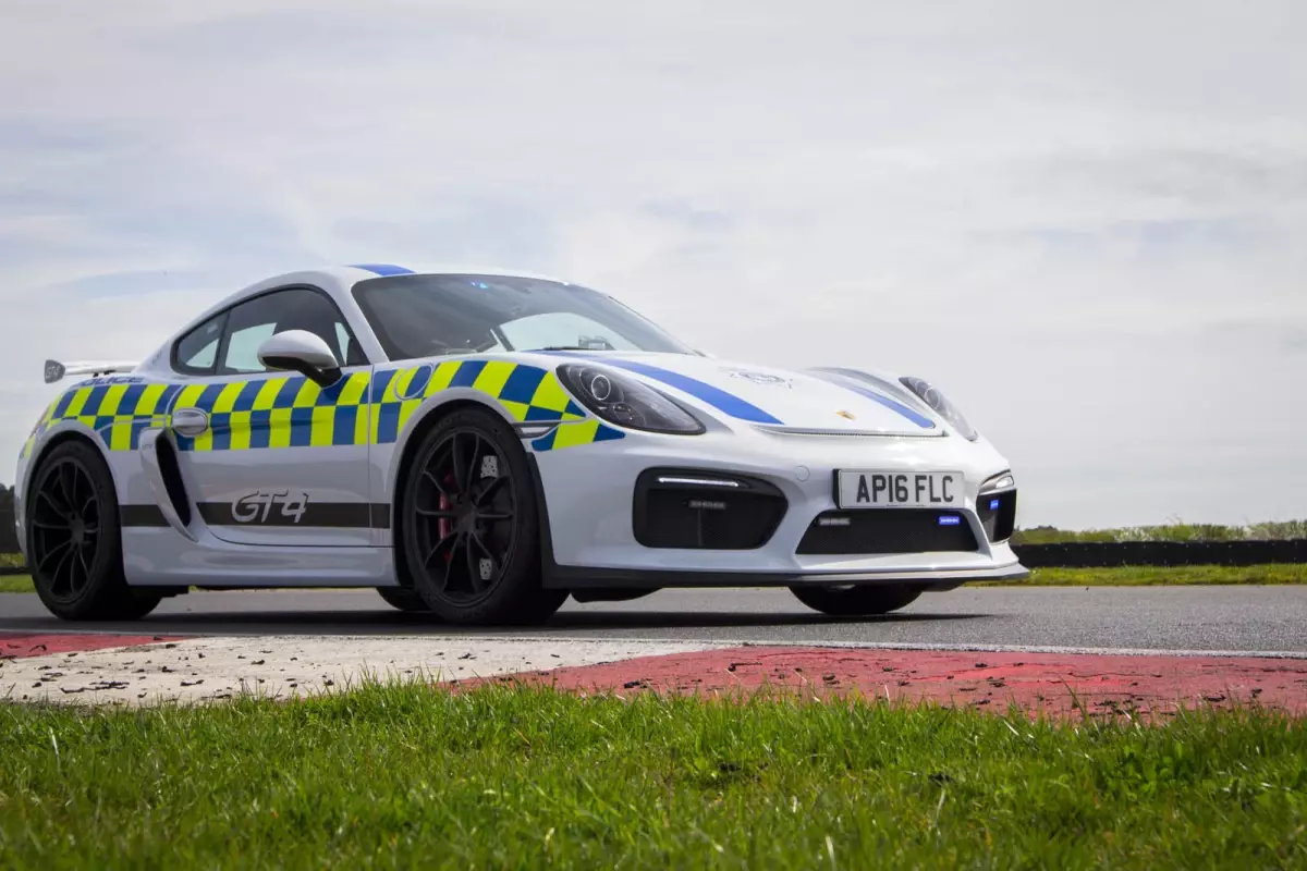 Norfolk Polisine Porsche Cayman Gt4 Takviyesi