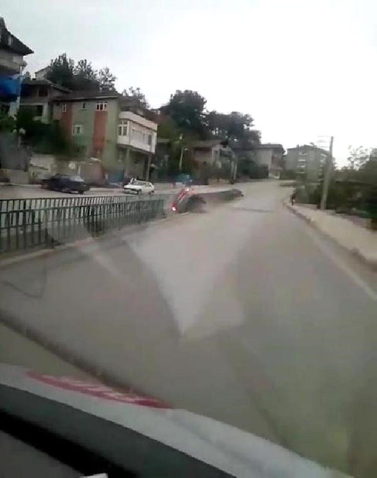 Otomobil Su Kanalına Düştü: 2 Yaralı (2)