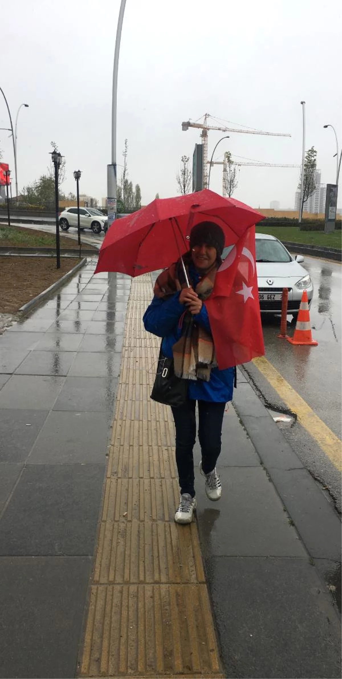 Referandum İtirazı İçin Yürüyen Hekim Hülya Şen, Ankara\'ya Ulaştı
