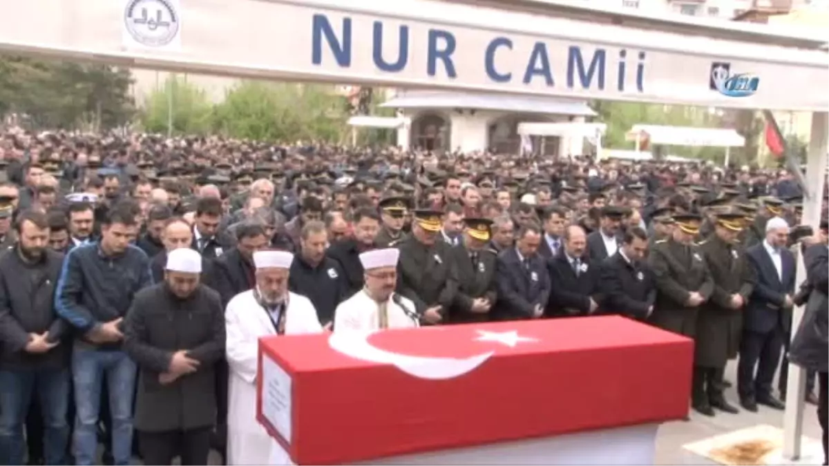 Şehit Uzman Çavuş Binler Eşliğinde Son Yolculuğuna Uğurlandı