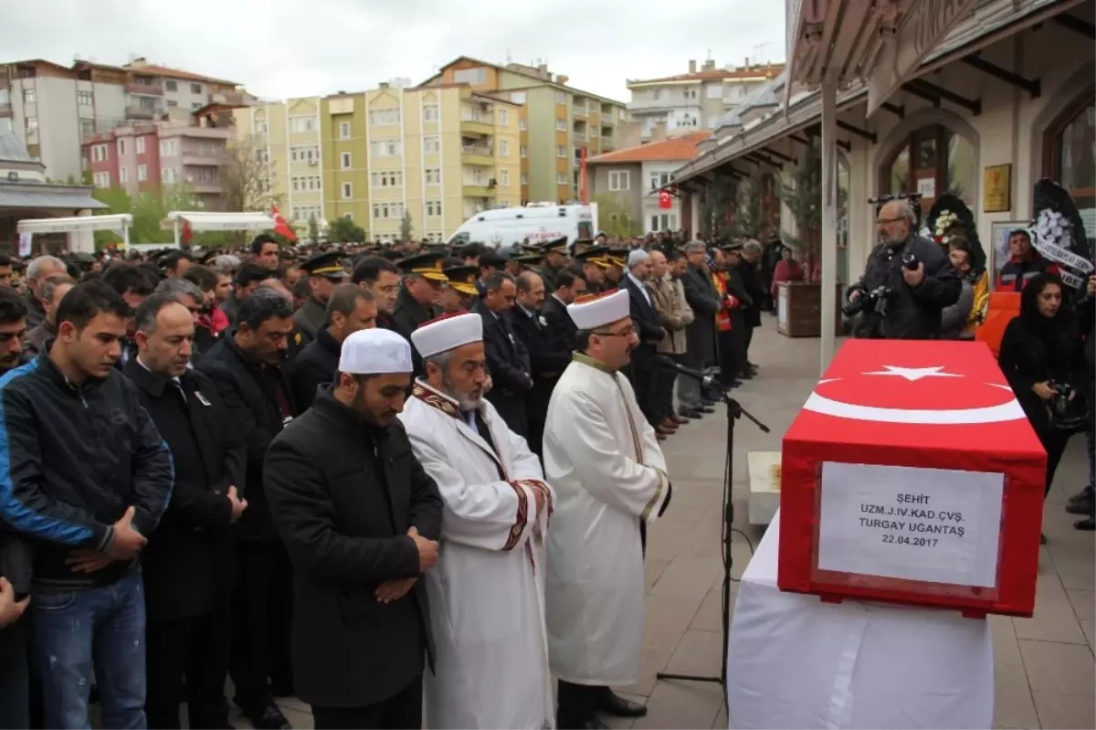 Şehit Uzman Çavuşu Son Yolculuğuna Binlerce Kişi Uğurladı