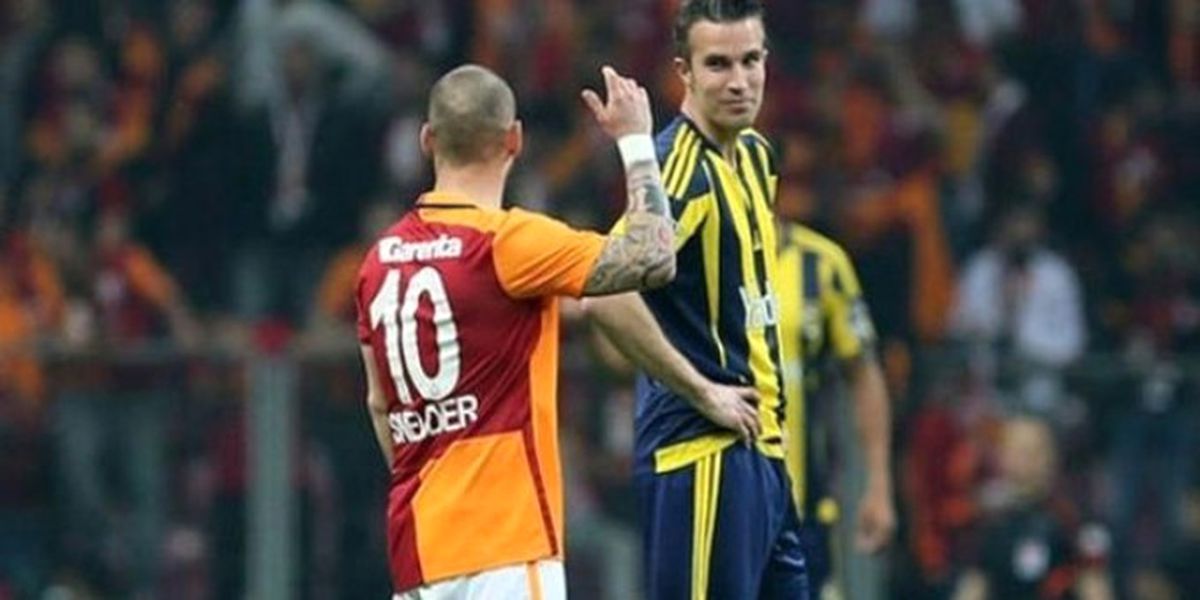 Sneijder ve Van Persie Arasında Gerginlik