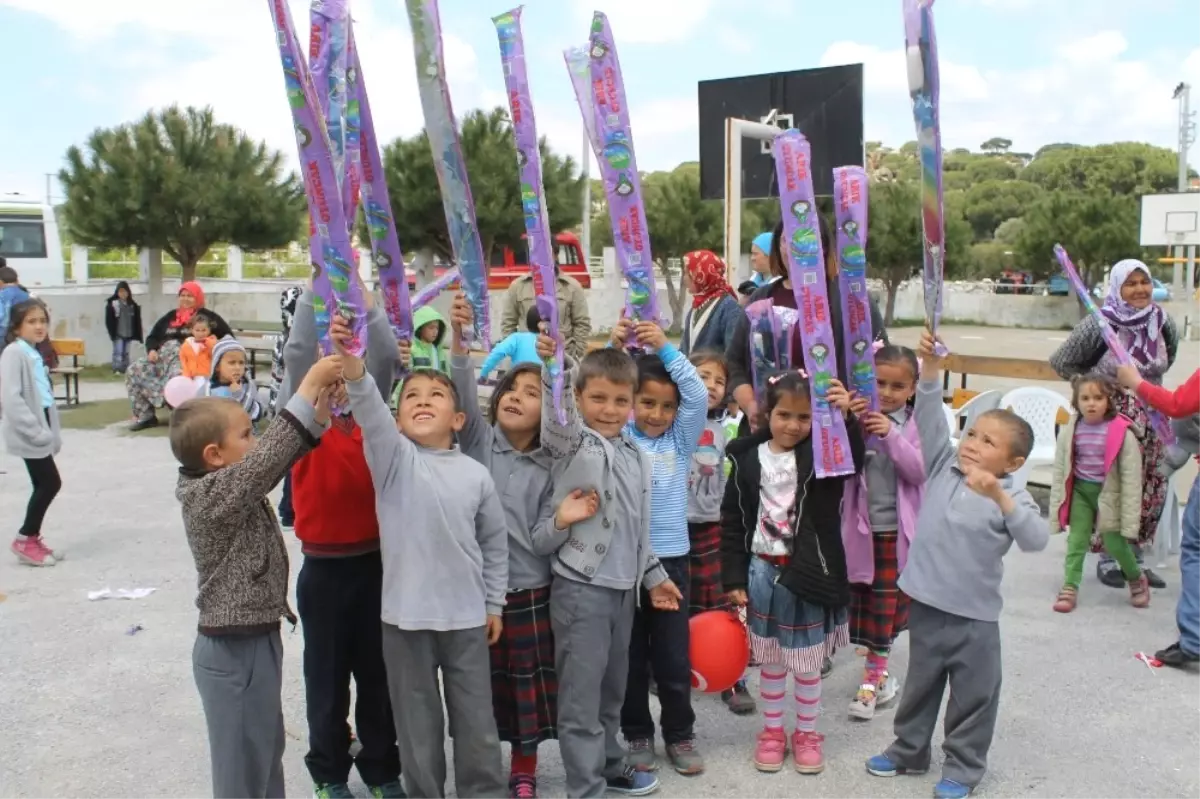 Söke Belediyesi\'nin Uçurtma Hediyesi Çocukları Sevindirdi