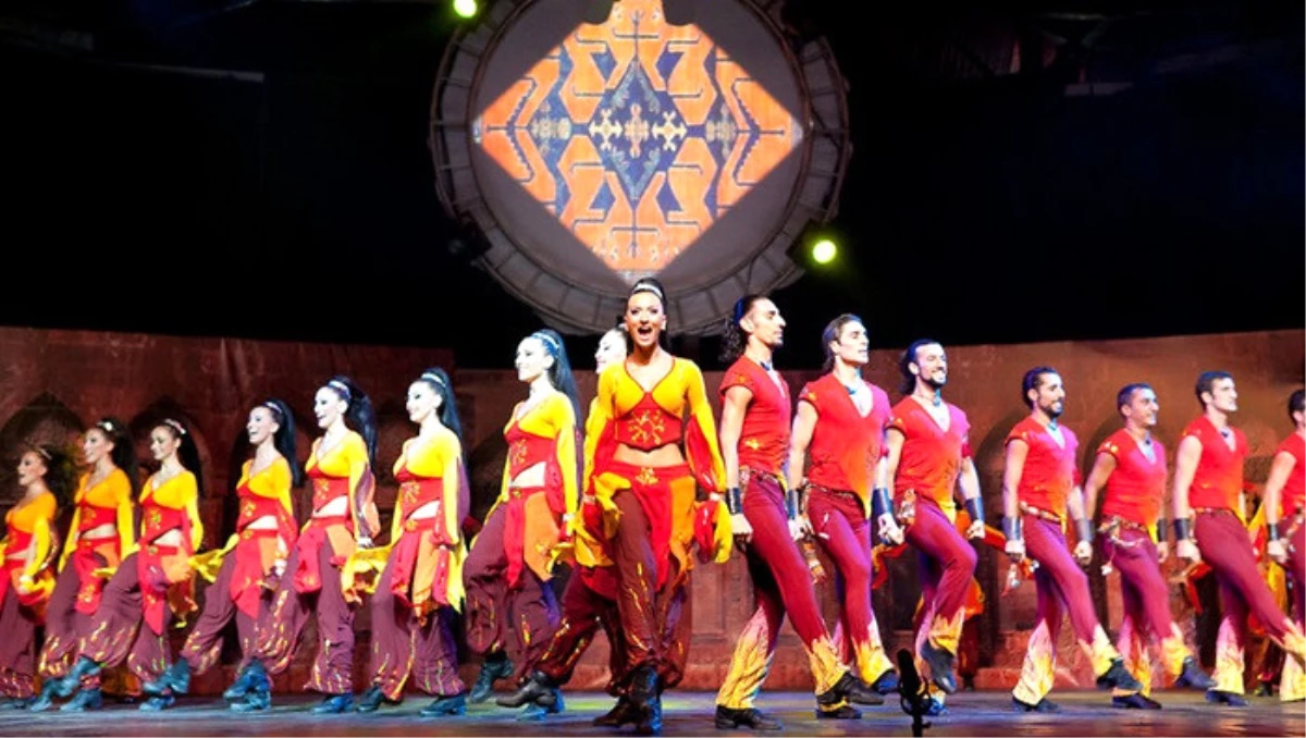 Türkiye\'yi, Anadolu\'ya Özgü Danslarla Dünyaya Tanıttılar