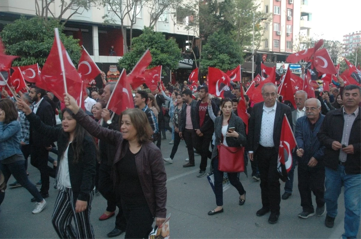 Adana\'da Coşkulu 23 Nisan Yürüyüşü