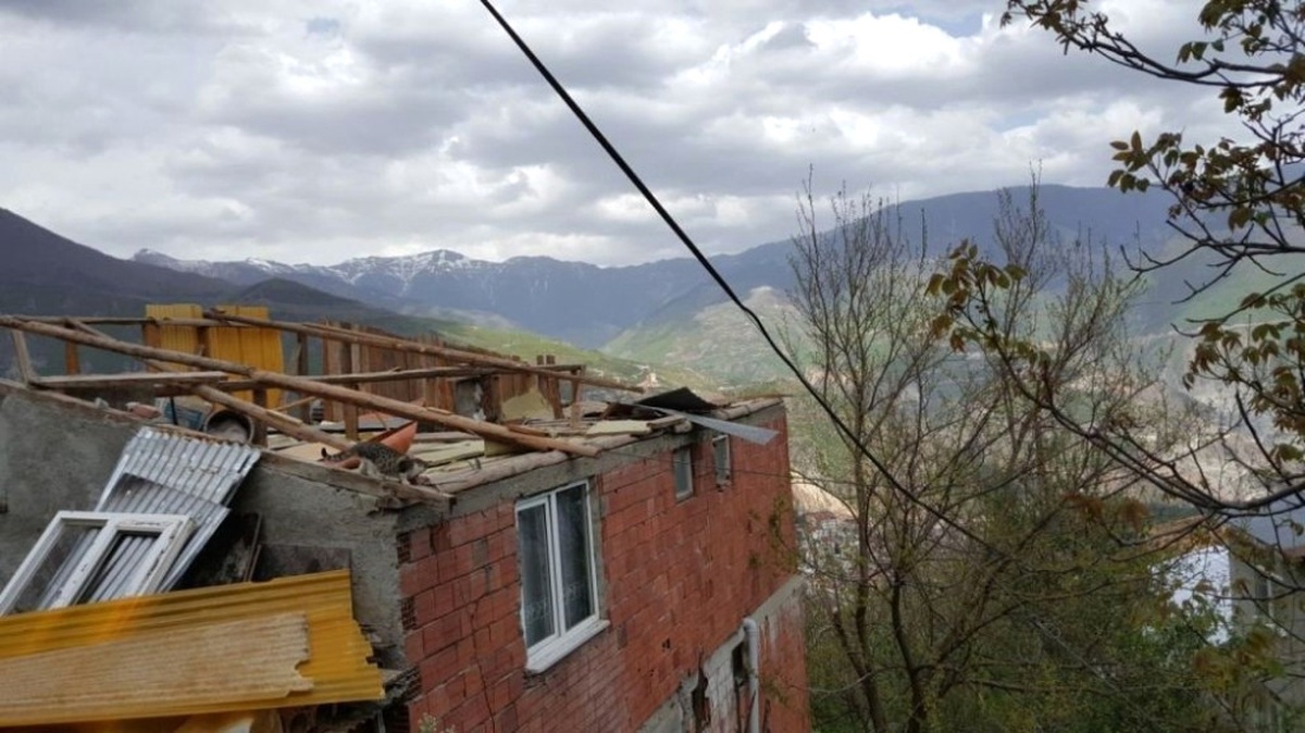 Artvin\'de 100\'e Yakın Ev Fırtınadan Etkilendi