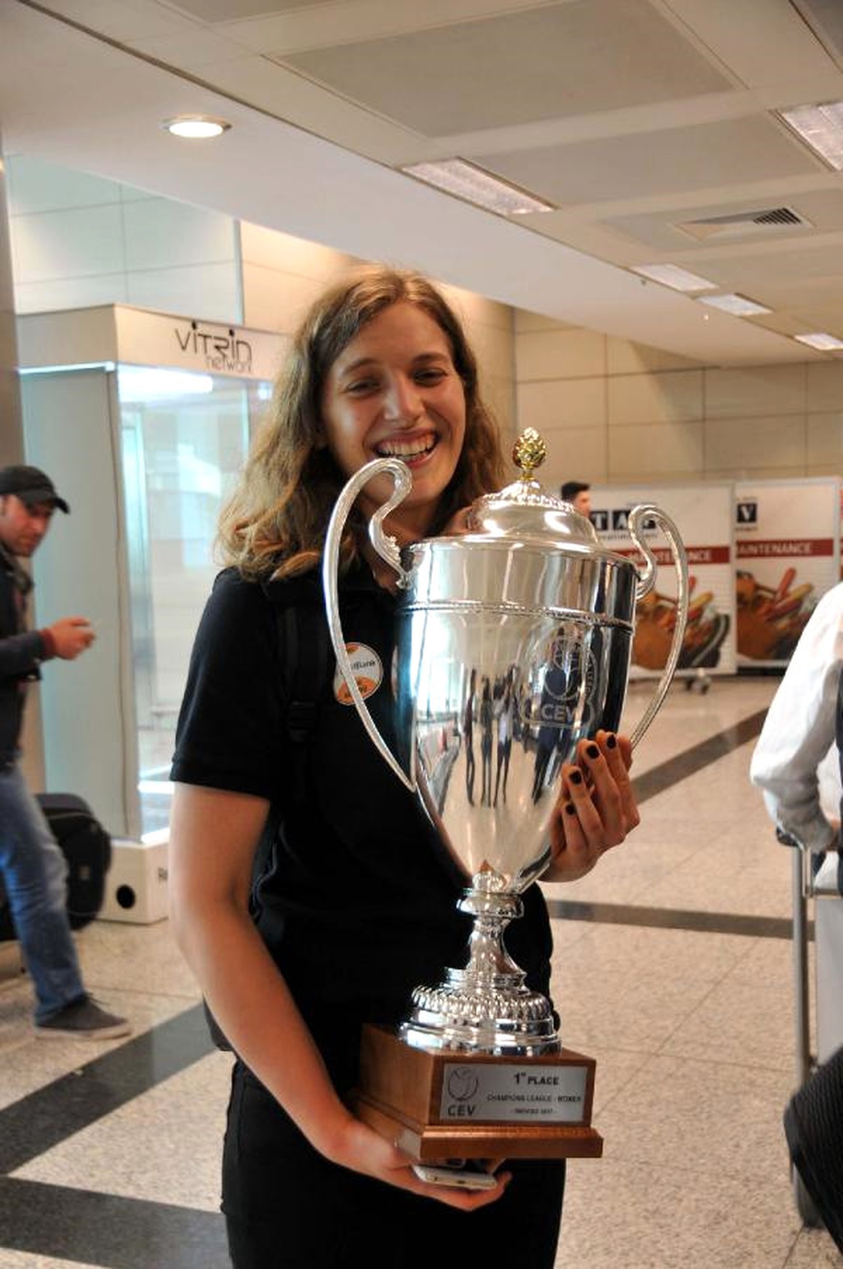 Avrupa Şampiyonu Vakıfbank Yurda Döndü