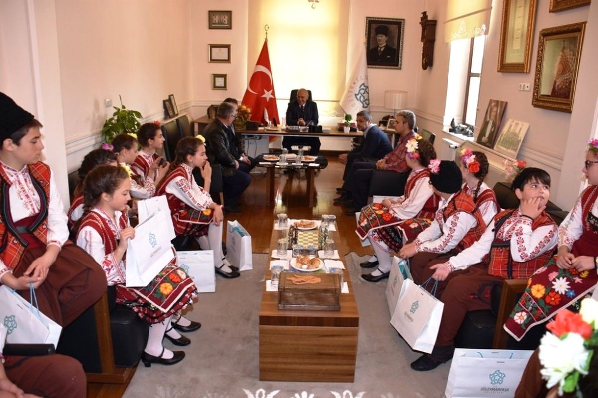 Bulgaristan\'daki Kardeş Şehir Pomorie Süleymanpaşa Çocuk Şenliğinde