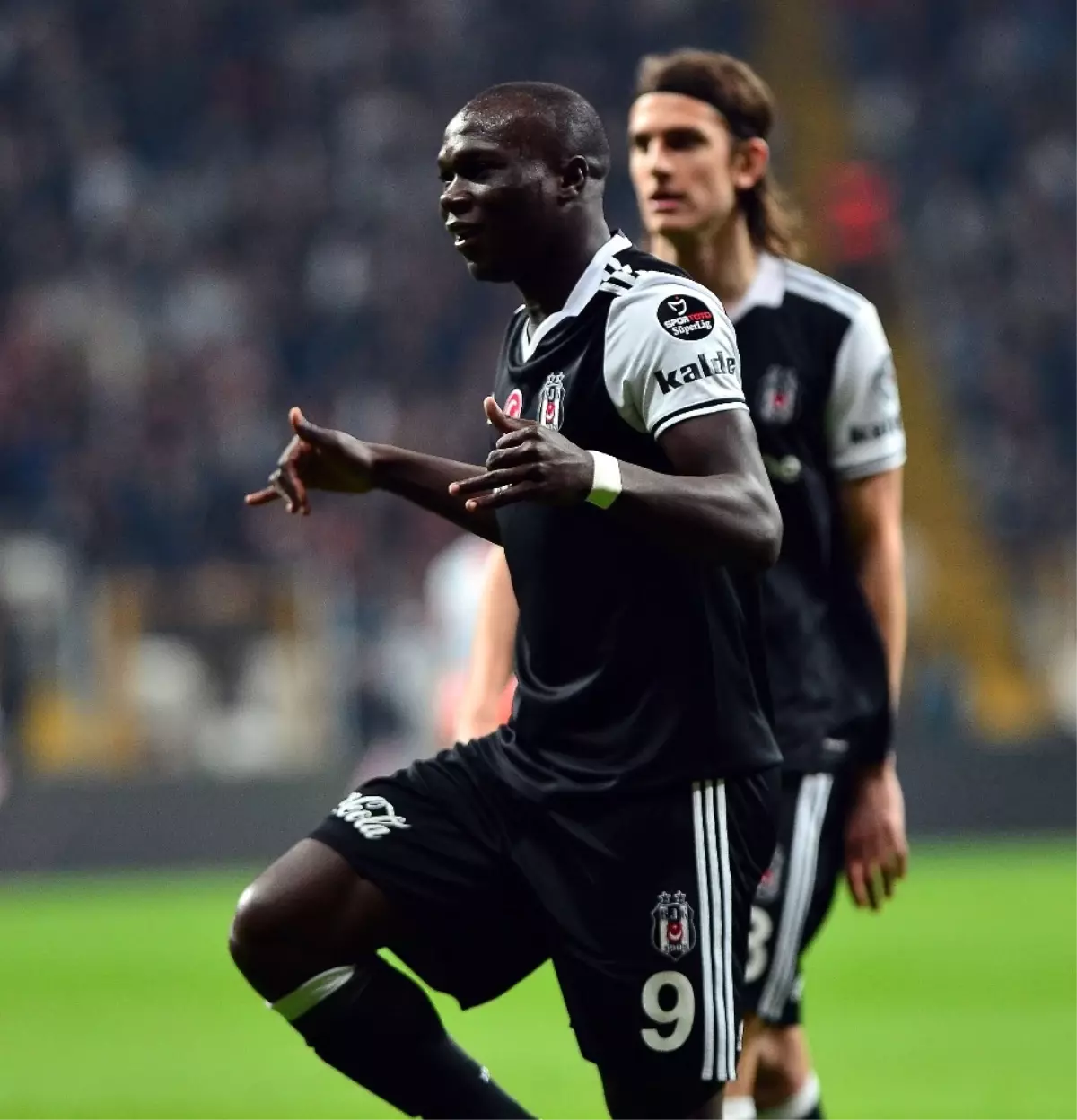 Cenk Yoksa Aboubakar Var