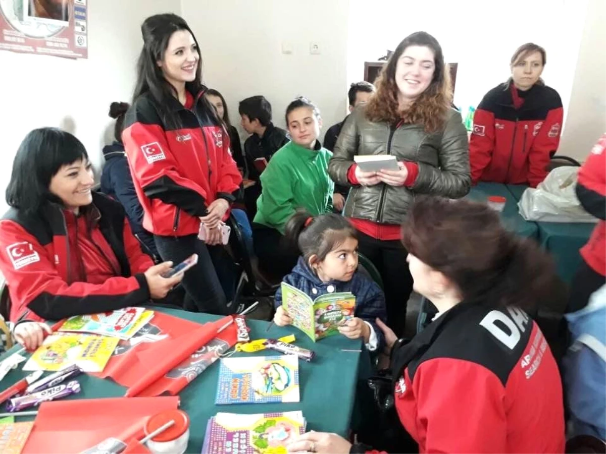 Dak Kadınlar Kulübünden Öğrencilere Kitap