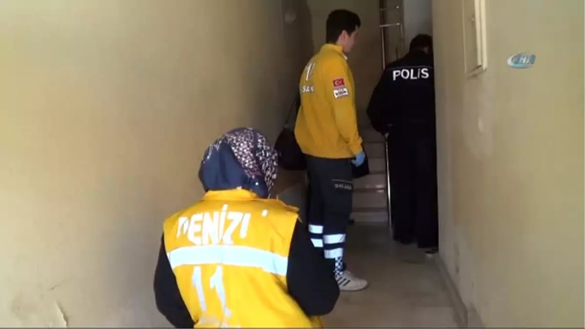 Denizli\'de Uyuşturucu Bağımlısı Genç Kendini Eve Kilitleyince Devreye Polis Girdi