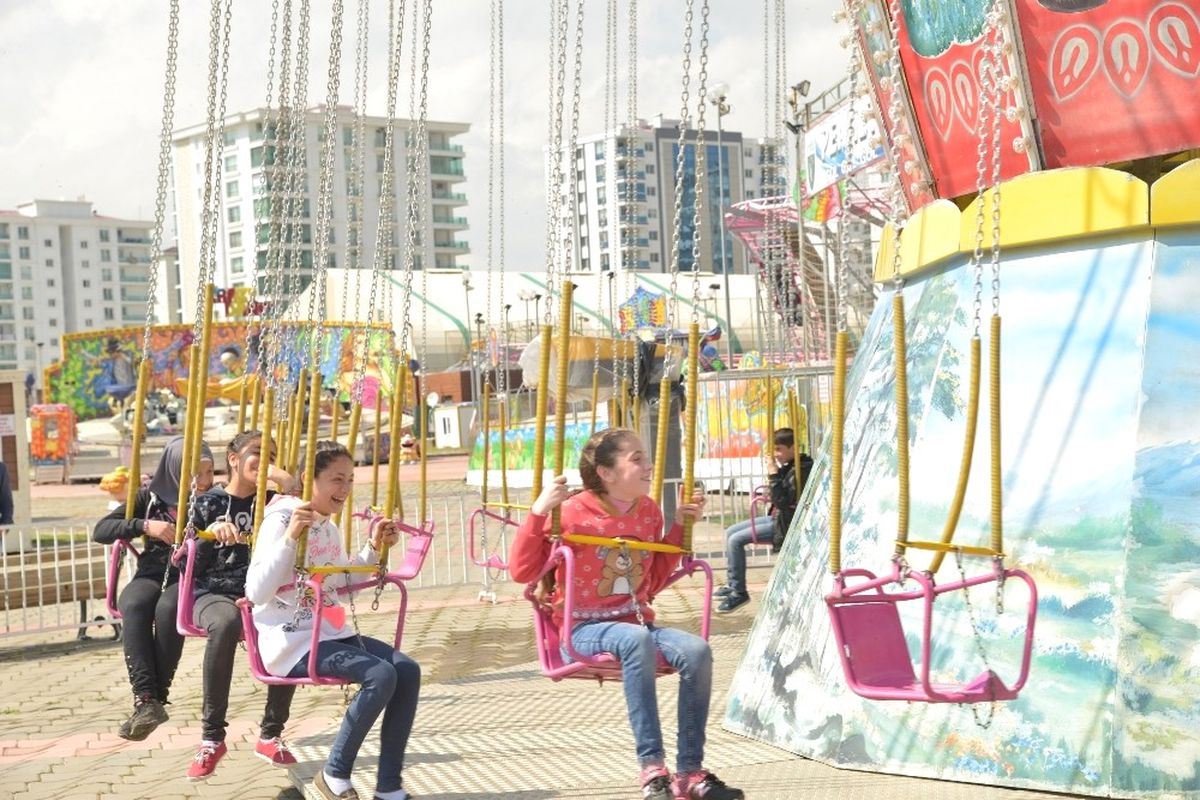 Dezavantajlı 50 Çocuk Lunaparkta Eğlendi