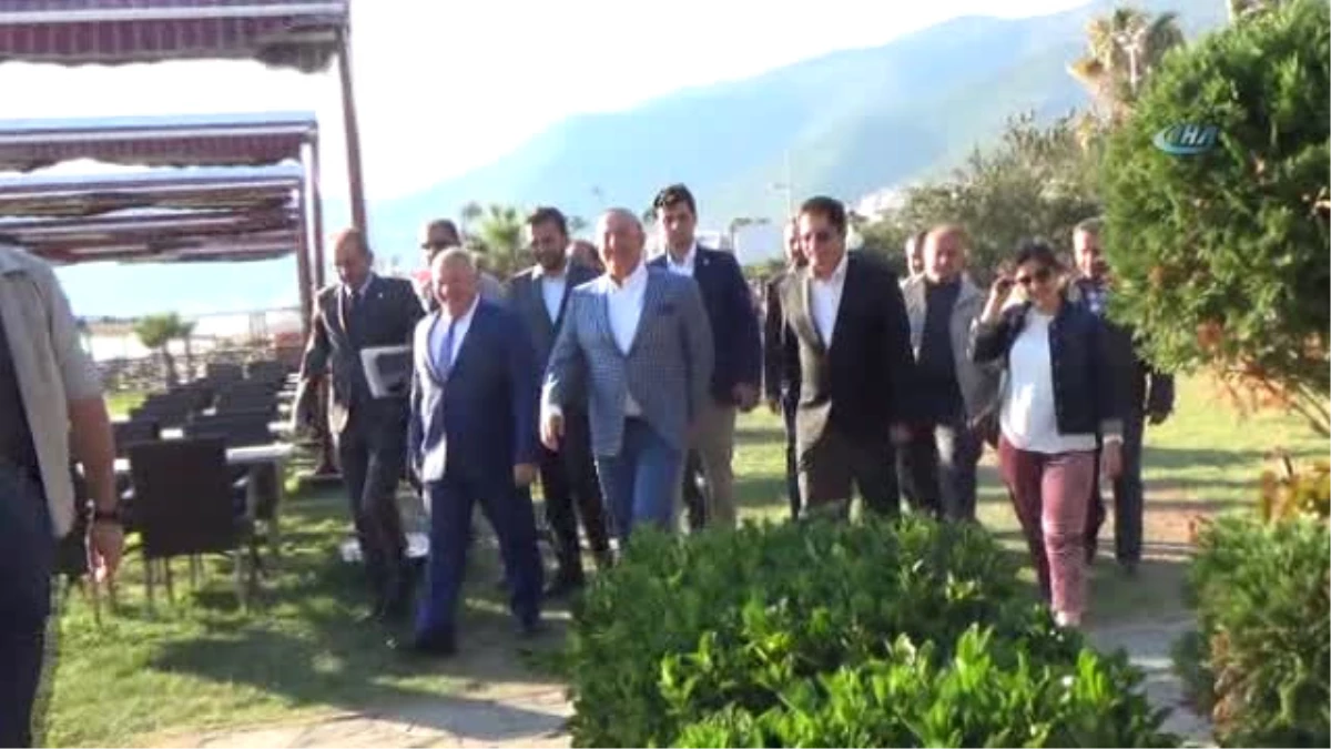 Dışişleri Bakanı Mevlüt Çavuşoğlu: "Rusların Türkiye\'de 90 Gün Kalmasını Sağlayacağız"