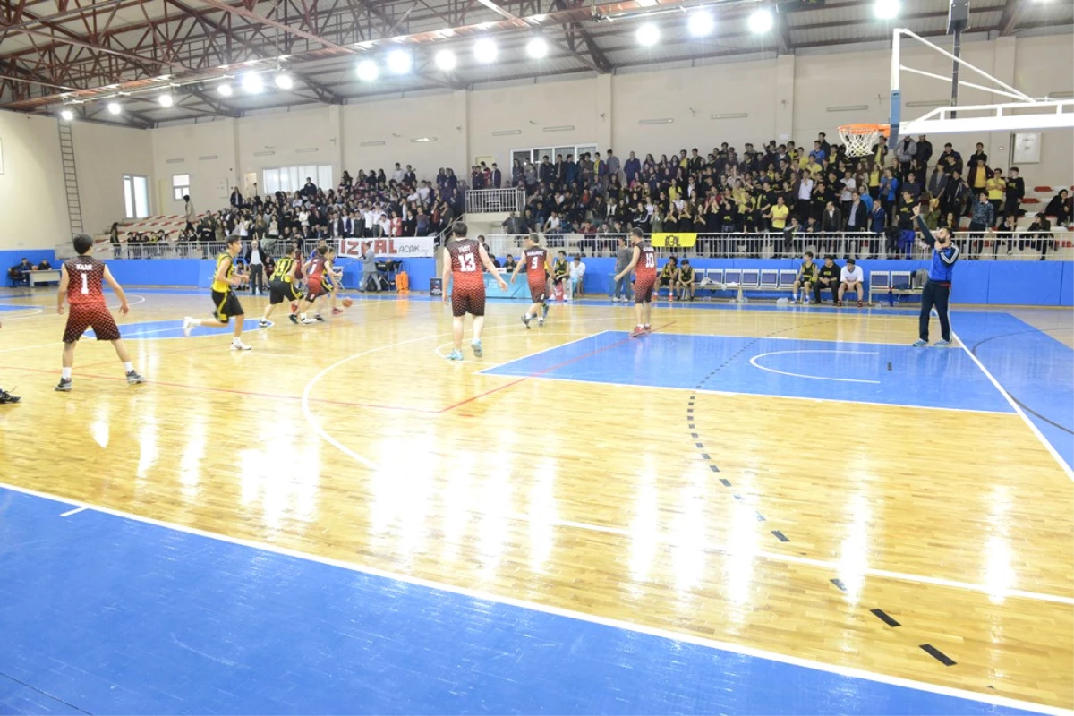 Genç Erkekler Basketbolda Şampiyon Zeki Konukoğlu