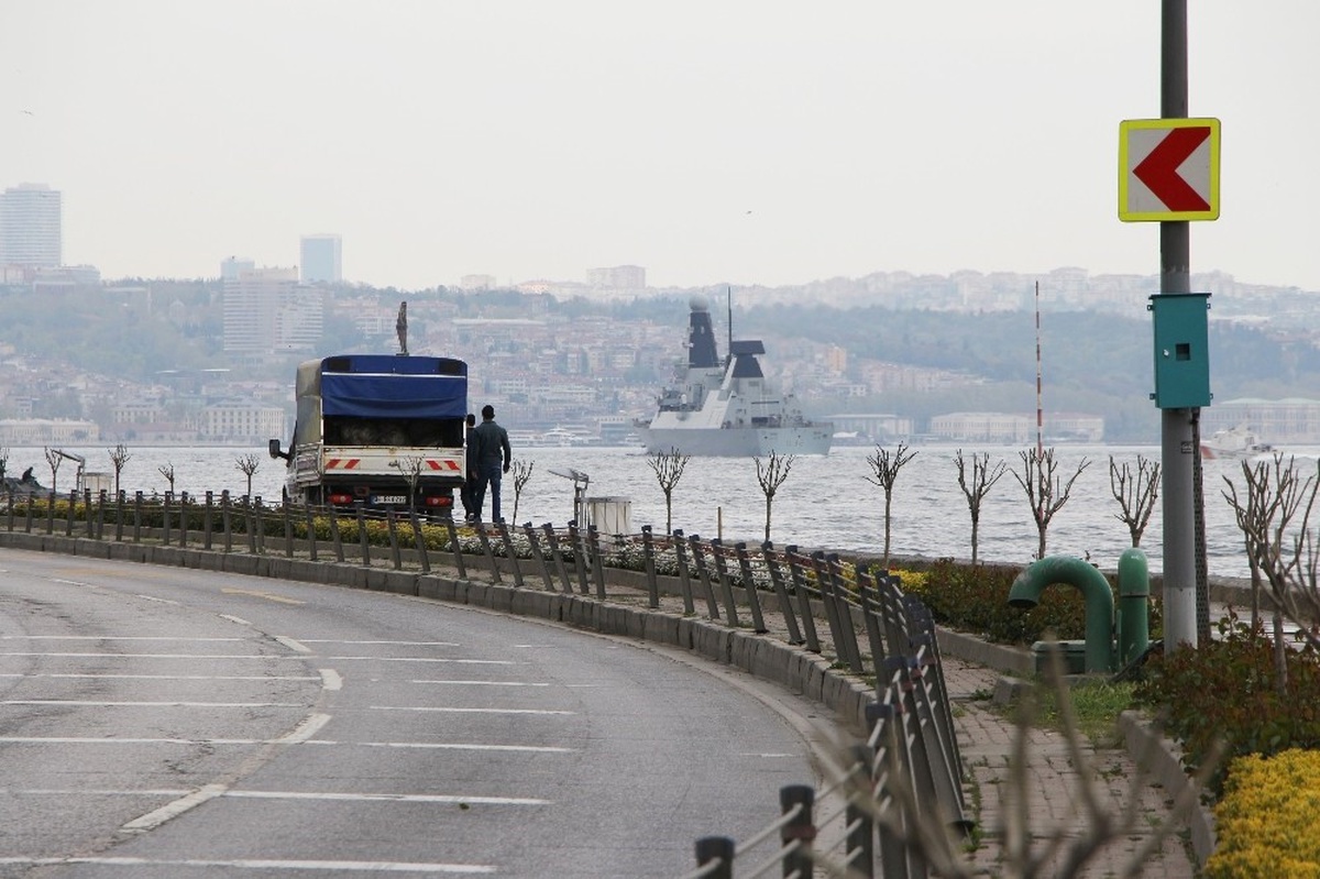 İngiliz Savaş Gemisi İstanbul Boğazı\'ndan Geçti